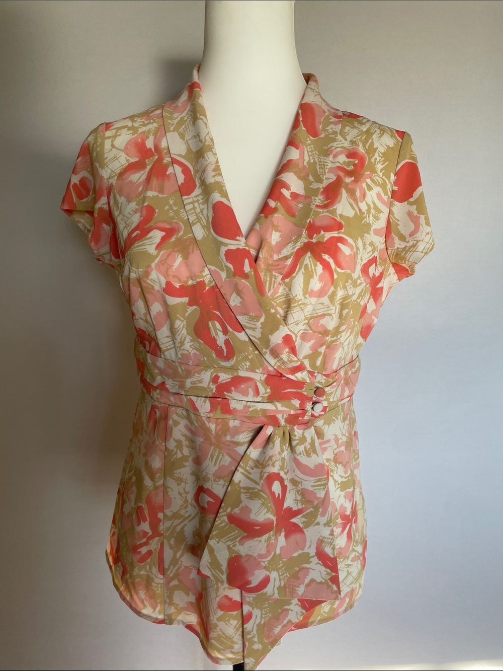 Chadwicks Floral Wrap Blouse Size 4P Petite Pink Beige Short Sleeve